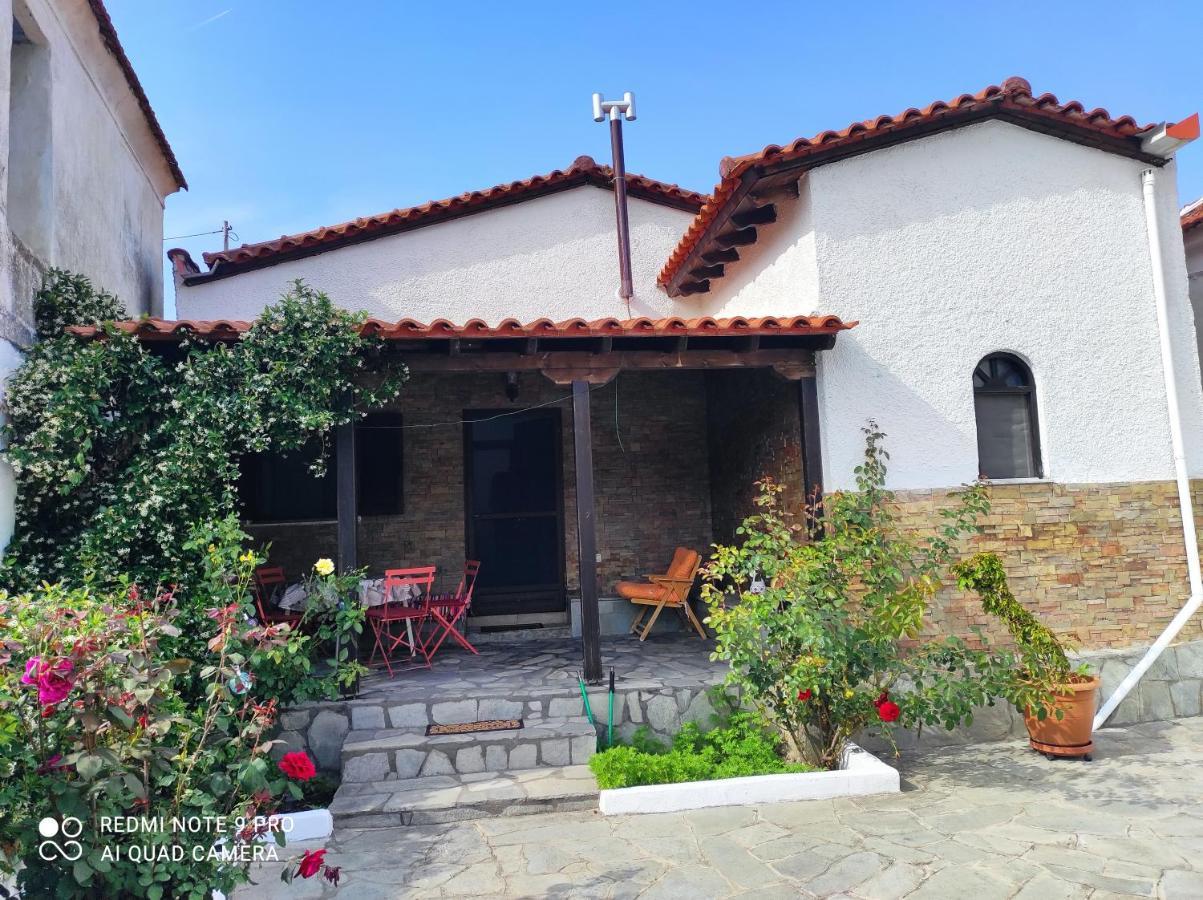 Вилла Detached House In Sykia Экстерьер фото